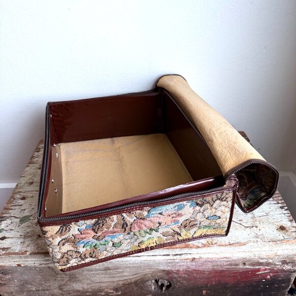 Vintage Floral Tapestry Collapsible Suitcase with Lucite Handle and Zipper Closu - Picture 12 of 16